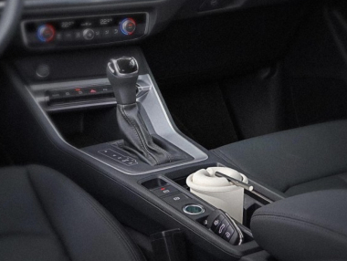 車用植纖環保煙杯放置於汽車中控置杯架實際使用情境